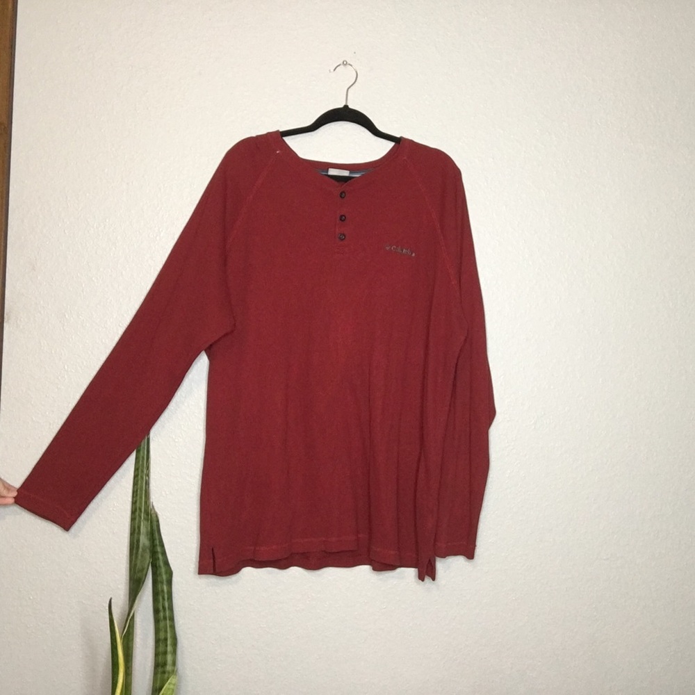 Red Men’s Columbia thermal shirt